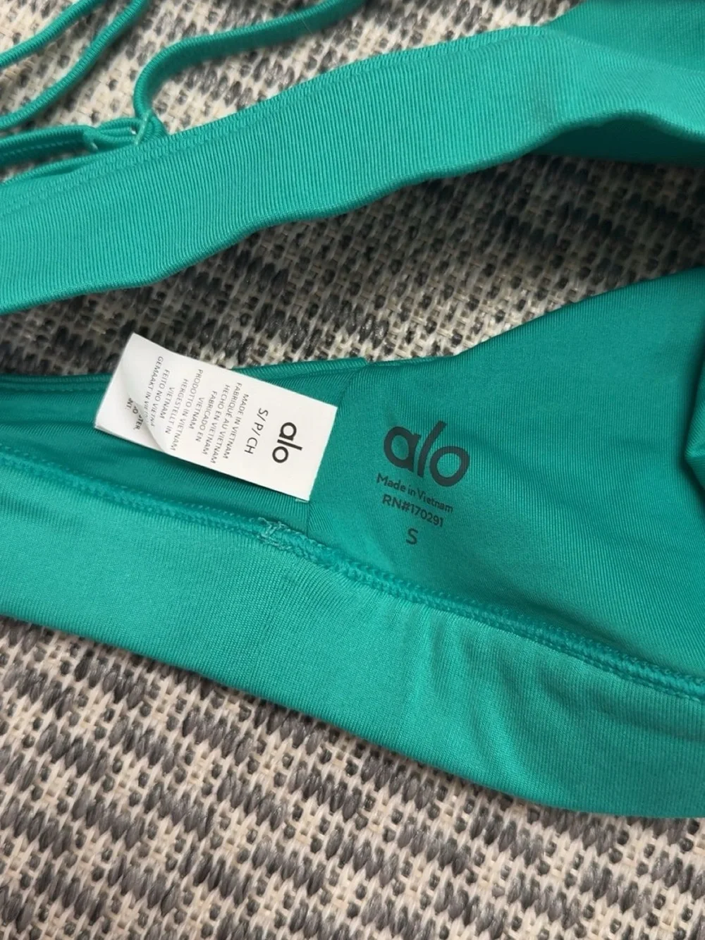 Alo Yoga Splendor Bra in Spruce Green